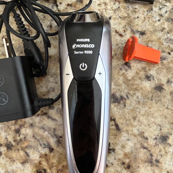 Philips Norelco Series 9000 S9311 Shaving Grooming Kit Set - Picture 9 of 12